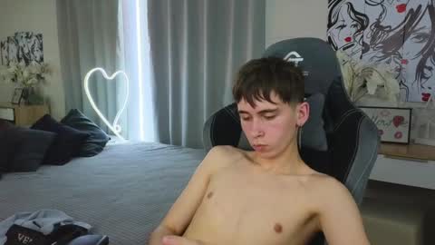 Snapshot of mr_lucky_guy chatting on 02-21-25, 10:04 Kris online show from 02-21-25, 10:04