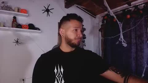 MIKEE online show from 10-25-25, 03:36