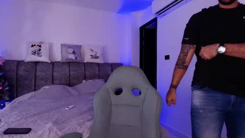 MIKEE online show from 01-11-26, 03:11