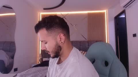 MIKEE online show from 03-24-26, 03:11