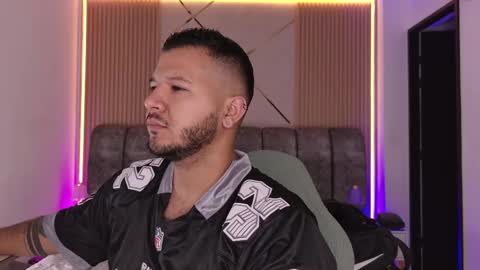 MIKEE online show from 05-28-26, 03:04