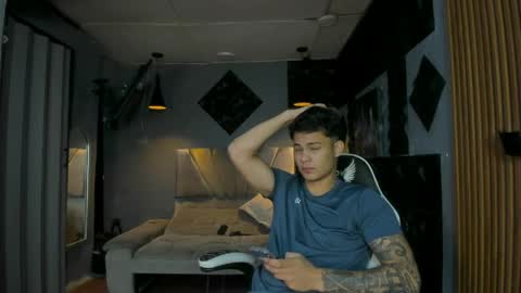 mr_mois online show from 04-25-26, 09:56