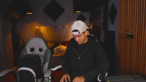 mr_mois online show from 06-27-26, 05:45