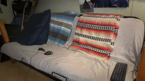 Valdor online show from 10-20-25, 02:01