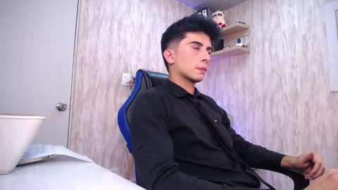 Snapshot of mr_williseo chatting on 02-13-26, 08:27 williseo online show from 02-13-26, 08:27