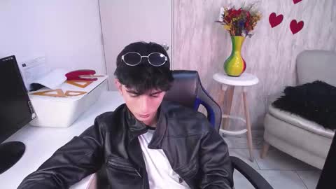 Snapshot of mr_williseo chatting on 02-28-26, 07:59 williseo online show from 02-28-26, 07:59