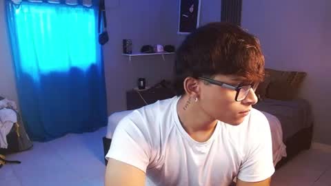 Snapshot of mr_yisuz chatting on 07-16-26, 12:00 yisuz online show from 07-16-26, 12:00