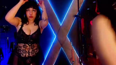 Snapshot of mranii_queen_bdsm_ chatting on 11-20-25, 03:18 mranii_queen_bdsm_ online show from 11-20-25, 03:18
