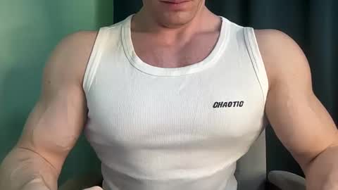 Snapshot of mrbiceps_23 chatting on 12-27-24, 05:05 Mrbiceps23 online show from 12-27-24, 05:05