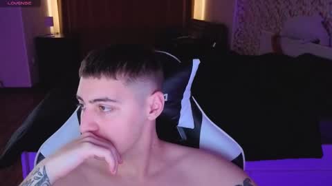 Snapshot of mrburnn chatting on 10-30-25, 08:27 Mad online show from 10-30-25, 08:27