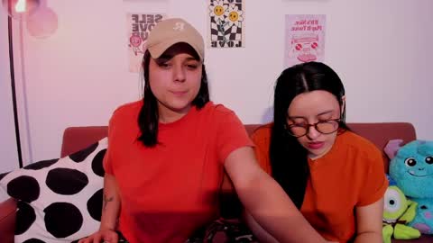 Snapshot of mrbuu_ chatting on 05-15-26, 02:07 Laura online show from 05-15-26, 02:07