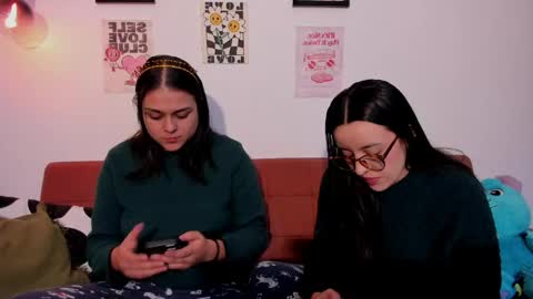 Snapshot of mrbuu_ chatting on 05-18-26, 11:10 Laura online show from 05-18-26, 11:10