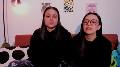 Snapshot of mrbuu_ chatting on 06-02-26, 04:47 Laura online show from 06-02-26, 04:47