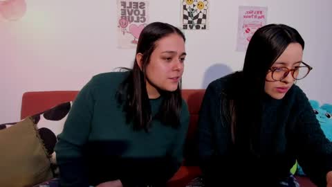 Snapshot of mrbuu_ chatting on 06-08-26, 05:52 Laura online show from 06-08-26, 05:52