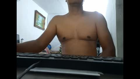 Snapshot of mrdongato01 chatting on 01-01-25, 07:30 Gato online show from 01-01-25, 07:30