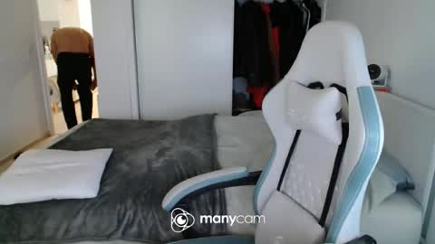 Snapshot of mrdr000 chatting on 06-15-26, 05:53 mrdr000 online show from 06-15-26, 05:53