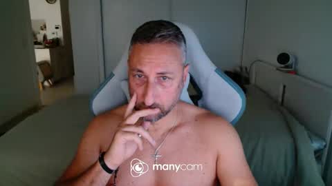 Snapshot of mrdr000 chatting on 06-17-26, 05:54 mrdr000 online show from 06-17-26, 05:54