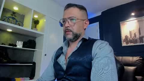 Snapshot of mrfrank_tattoo chatting on 07-14-26, 06:02 MrFrank. online show from 07-14-26, 06:02