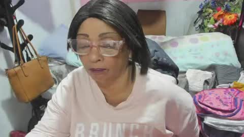 Snapshot of mrs_mommy chatting on 06-11-26, 12:54 mrs_mommy online show from 06-11-26, 12:54