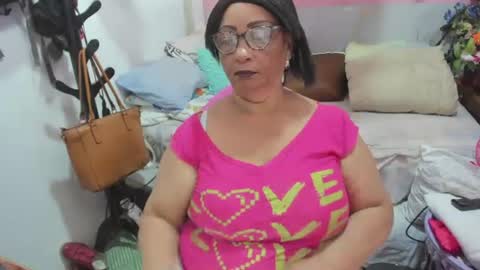 Snapshot of mrs_mommy chatting on 06-11-26, 07:01 mrs_mommy online show from 06-11-26, 07:01