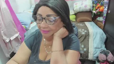 Snapshot of mrs_mommy chatting on 06-13-26, 06:39 mrs_mommy online show from 06-13-26, 06:39