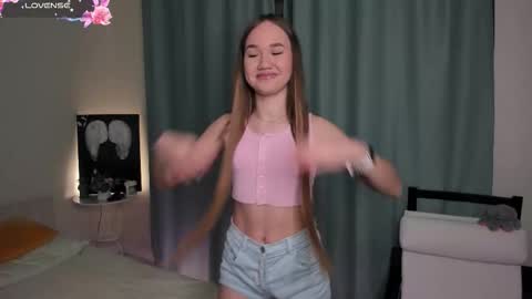 Mia online show from 11-22-25, 10:31