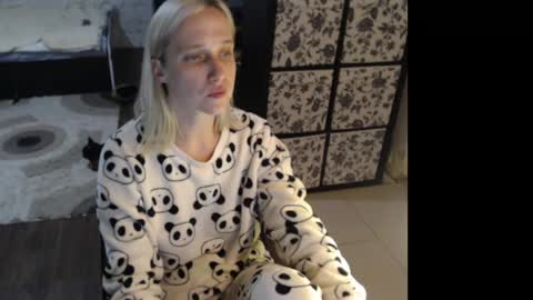 Snapshot of mrsluck chatting on 06-08-26, 04:07 Sasha online show from 06-08-26, 04:07