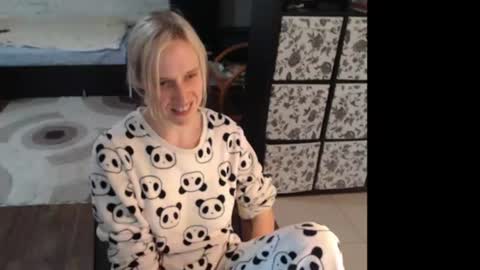 Snapshot of mrsluck chatting on 06-12-26, 12:48 Sasha online show from 06-12-26, 12:48