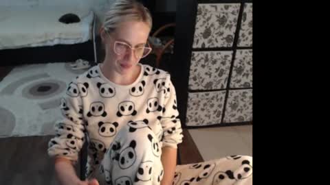 Snapshot of mrsluck chatting on 06-22-26, 03:25 Sasha online show from 06-22-26, 03:25