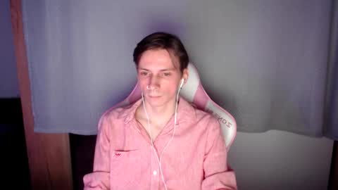 Snapshot of mrv1rginvibes chatting on 11-27-25, 08:11 Shy Boy online show from 11-27-25, 08:11