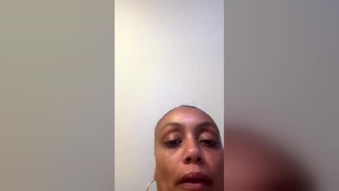 Snapshot of ms_discreet chatting on 06-22-26, 05:48 ms_discreet online show from 06-22-26, 05:48