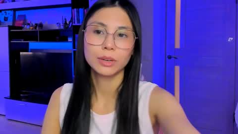 Snapshot of ms_emily_ chatting on 05-13-26, 11:18 ms_emily_ online show from 05-13-26, 11:18