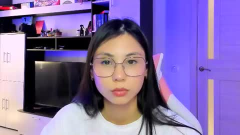 ms_emily_ online show from 06-20-26, 10:51