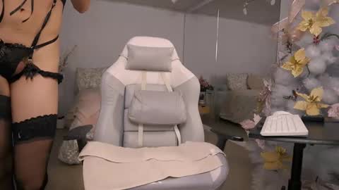 Snapshot of ms_lawless chatting on 12-17-24, 10:54 Samantha online show from 12-17-24, 10:54