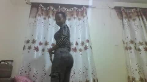 Snapshot of ms_luxe chatting on 12-16-25, 07:19 ms_luxe online show from 12-16-25, 07:19