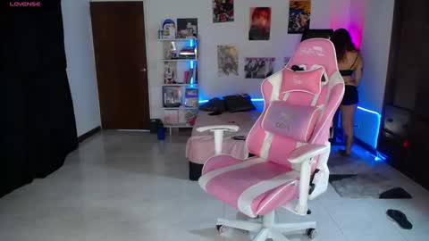 Manuela3 online show from 11-18-25, 06:45