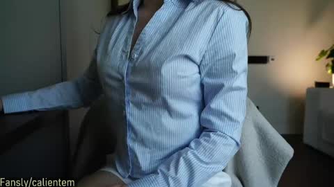 Snapshot of ms_seductive chatting on 05-17-26, 01:40 Your M online show from 05-17-26, 01:40