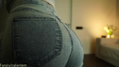 Snapshot of ms_seductive chatting on 06-08-26, 02:50 Your M online show from 06-08-26, 02:50