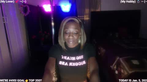 Snapshot of ms_waterworks chatting on 01-06-25, 02:04 DaPussyFairy online show from 01-06-25, 02:04