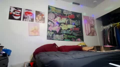 Snapshot of mscuntyluxxe chatting on 09-10-25, 09:20 Cunty Luxxe online show from 09-10-25, 09:20