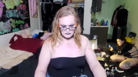 Snapshot of mscuntyluxxe chatting on 09-25-25, 11:36 Cunty Luxxe online show from 09-25-25, 11:36