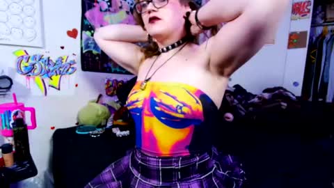Snapshot of mscuntyluxxe chatting on 05-05-26, 06:54 Cunty Luxxe online show from 05-05-26, 06:54