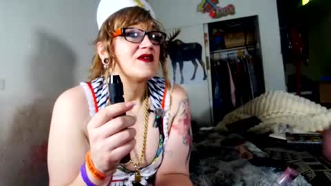 Snapshot of mscuntyluxxe chatting on 08-02-26, 04:11 Cunty Luxxe online show from 08-02-26, 04:11