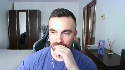 Snapshot of mu5clemania chatting on 04-19-26, 01:32 Victor online show from 04-19-26, 01:32