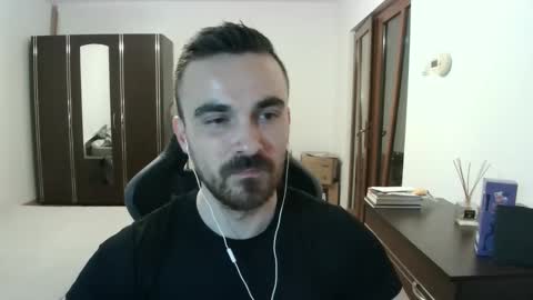 Snapshot of mu5clemania chatting on 04-28-26, 06:24 Victor online show from 04-28-26, 06:24