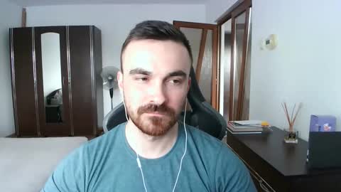 Snapshot of mu5clemania chatting on 05-17-26, 03:52 Victor online show from 05-17-26, 03:52