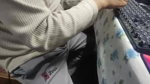 Snapshot of muchachosam chatting on 09-19-25, 02:46 zenon online show from 09-19-25, 02:46