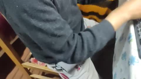 Snapshot of muchachosam chatting on 10-04-25, 02:31 zenon online show from 10-04-25, 02:31