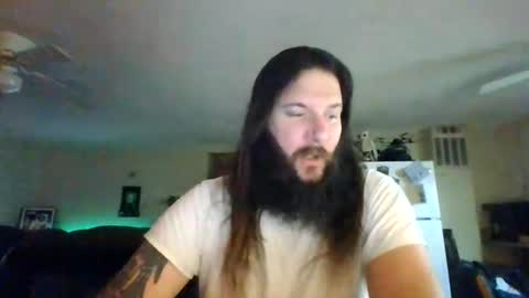 Snapshot of mudge chatting on 01-06-25, 01:53 Mudge online show from 01-06-25, 01:53