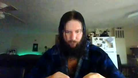 Snapshot of mudge chatting on 01-19-25, 03:29 Mudge online show from 01-19-25, 03:29